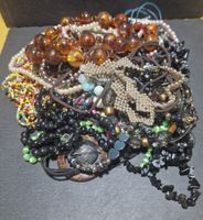Schmuck-Konvolut / Bastel-Mix – Perlen, Ketten