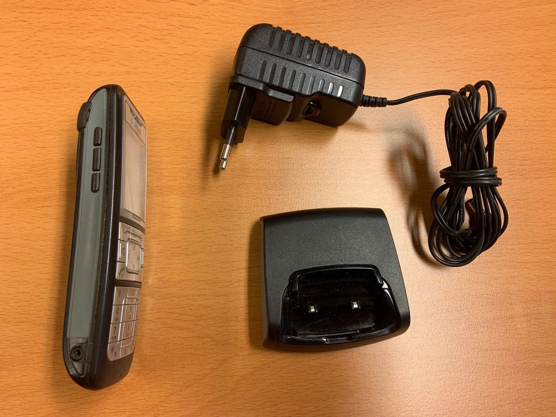 Briglie & Cavezze: Mitel Aastra Téléphone DECT 622d + station de charge – Usato da Vevey venduto da ncforsale 3