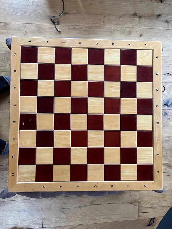 table-de-jeu-d-chec-d-occasion-mol-son-s-gruy-res-pour-chf-60