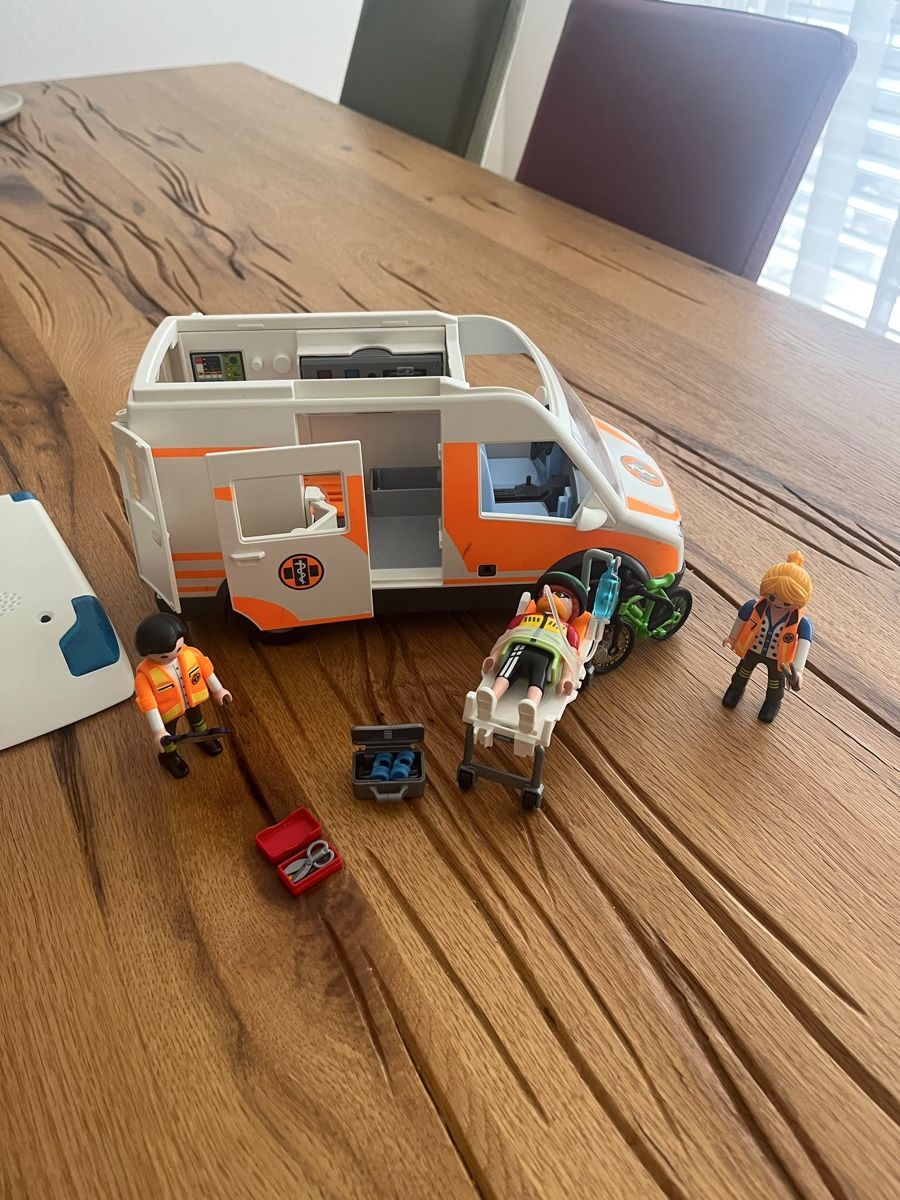 Playmobil Jouets: Playmobil Krankenwagen – D'occasion à Bülach par Papagei7 1