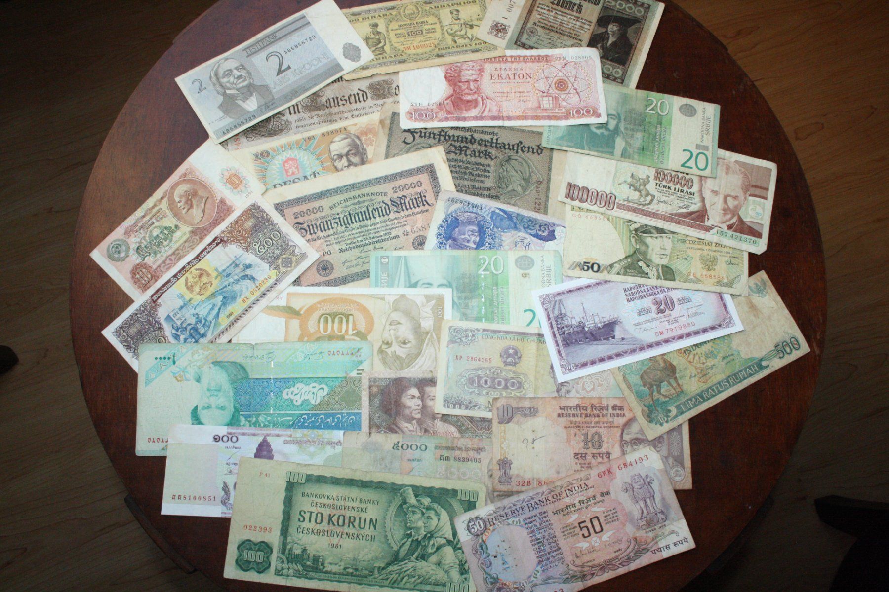 Banconote: Lot 6 - 25 Billets différents usés – Usato da Cormondrèche venduto da Hermes.monnaies