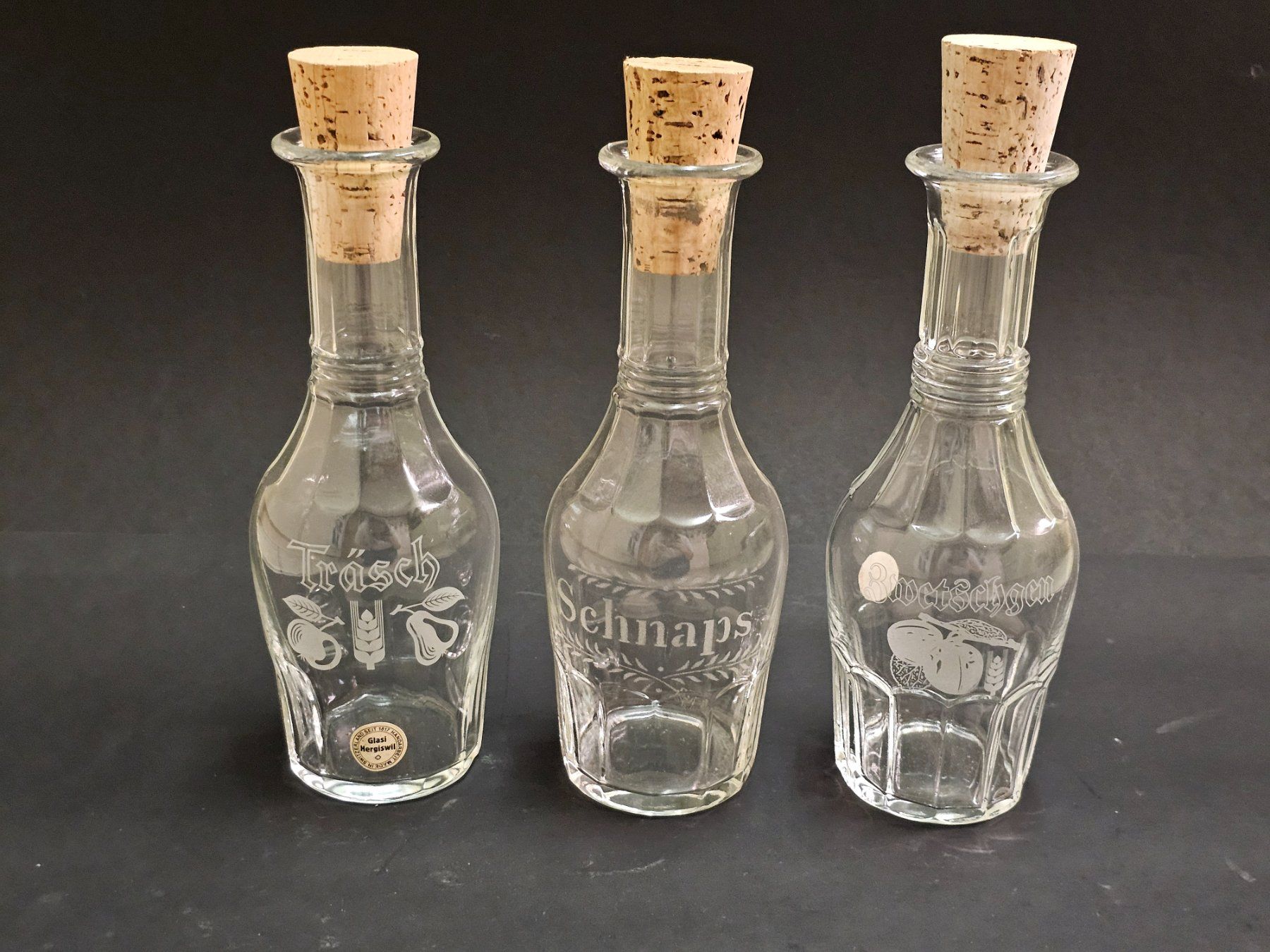 3 Karaffen für Gebranntes (Träsch, Zwetschgen, Schnaps) (D'occasion) à ...