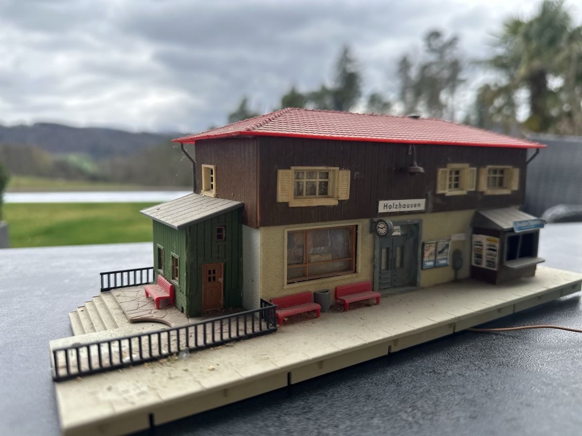 Faller Modellini di ferrovie: Faller B-96 Bahnhof Holzhausen – Usato da Lupsingen venduto da New-Haven