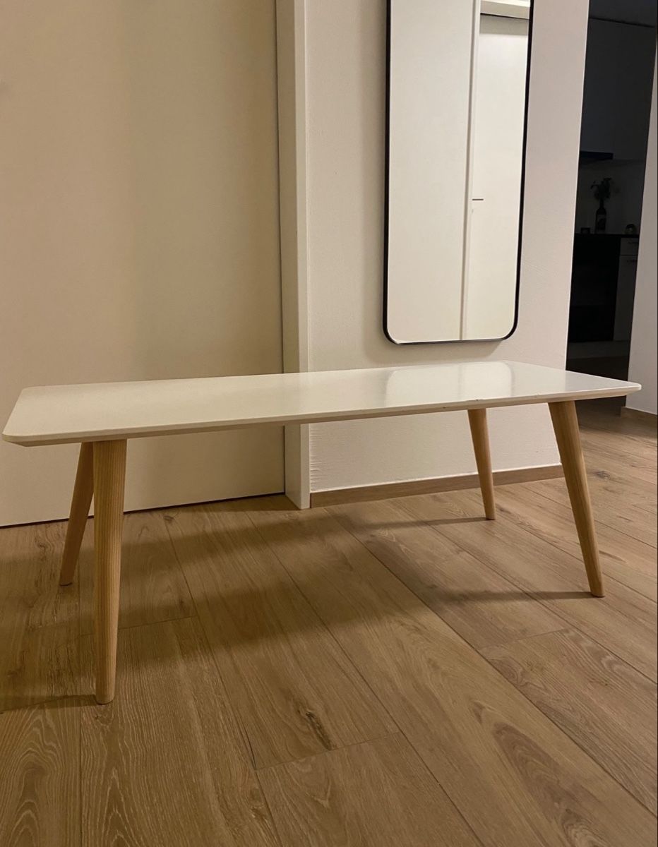Tavoli: Tisch weiss Holzbeine – Usato da Luzern venduto da Kim037