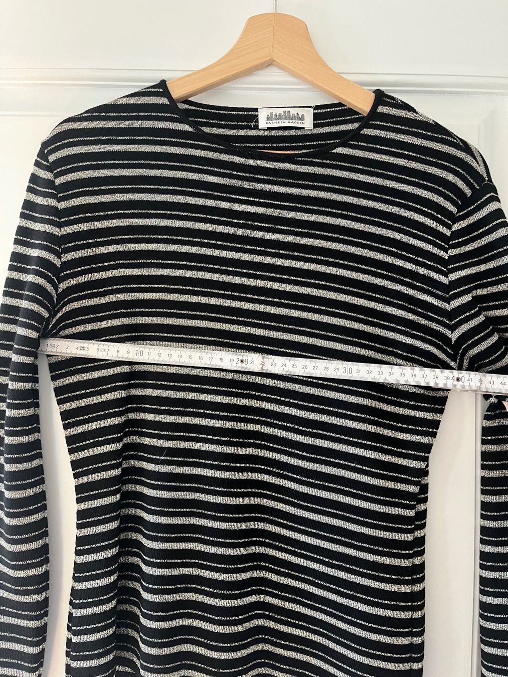 Top: Kathleen Madden Langarmtop gestreift schwarz Silber, M – Usato da Riet (Neftenbach) venduto da kim_gfw6 8