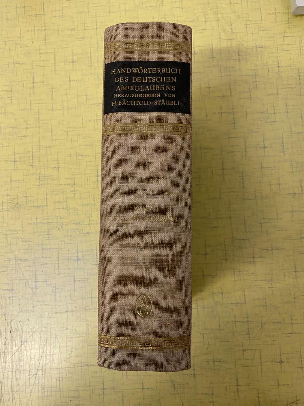 Libri: Handwörterbuch des deutschen Aberglaubens. – Usato da Bazenheid venduto da ebarch 3