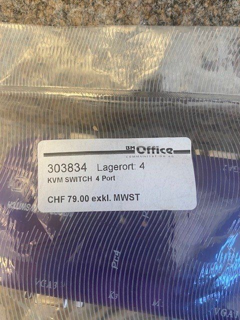 Server: Neuer KVM Switch 4 Port , Originalverpackt – Nuovo (secondo la descrizione) da Wängi venduto da Bmo 1