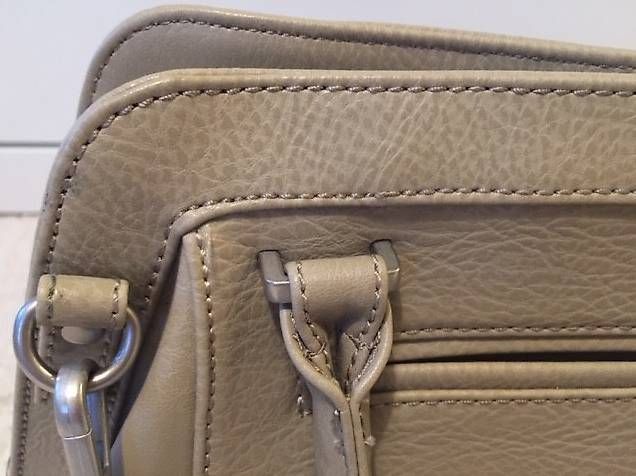 Taschen für Damen: Handtasche Kunstleder nature braun schlamm – Gebraucht aus Zürich von coraruoss 3