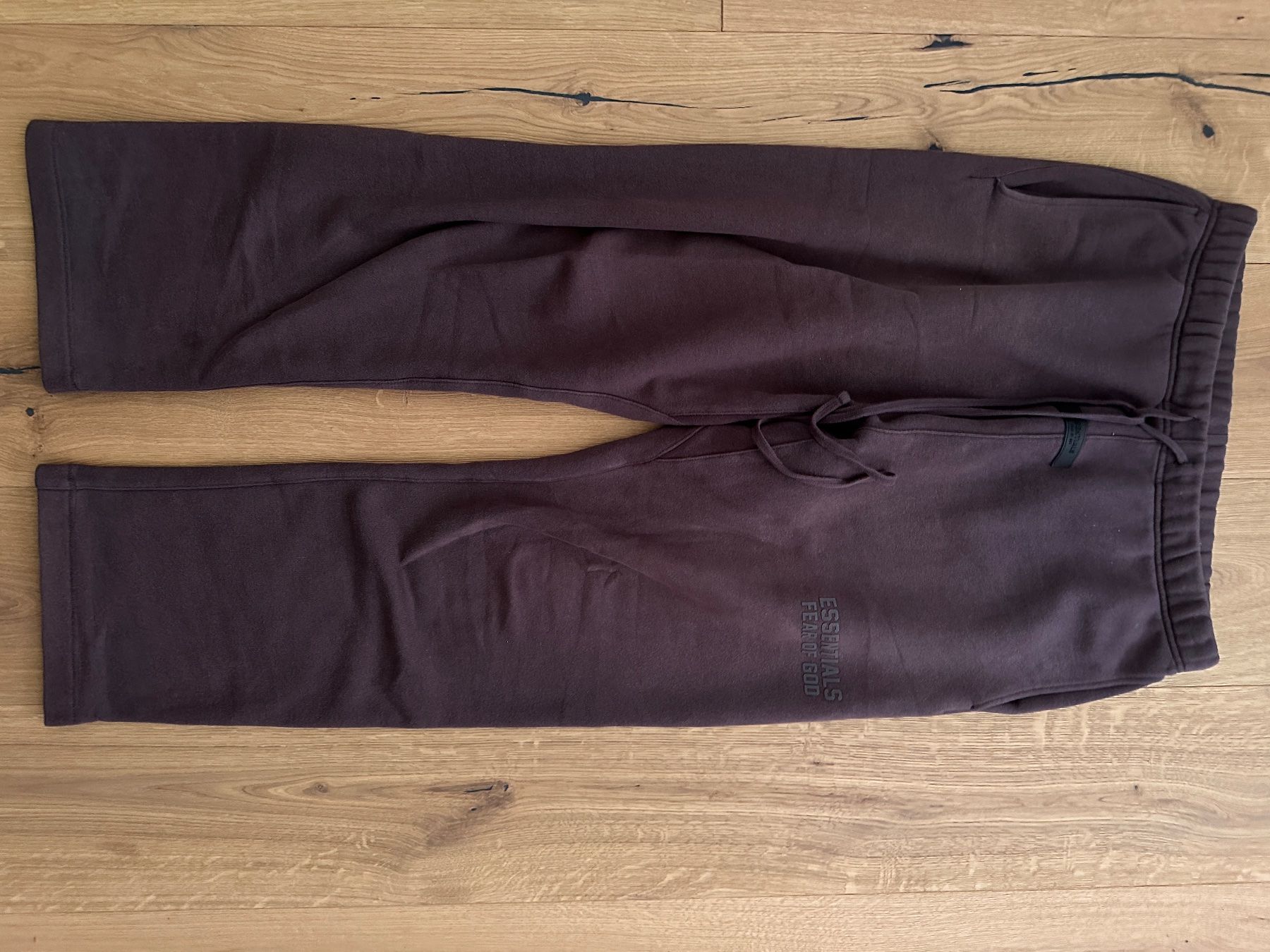 Fear of God Pantaloni: fear of god essentials sweatpants – Usato da Toffen venduto da manimatter