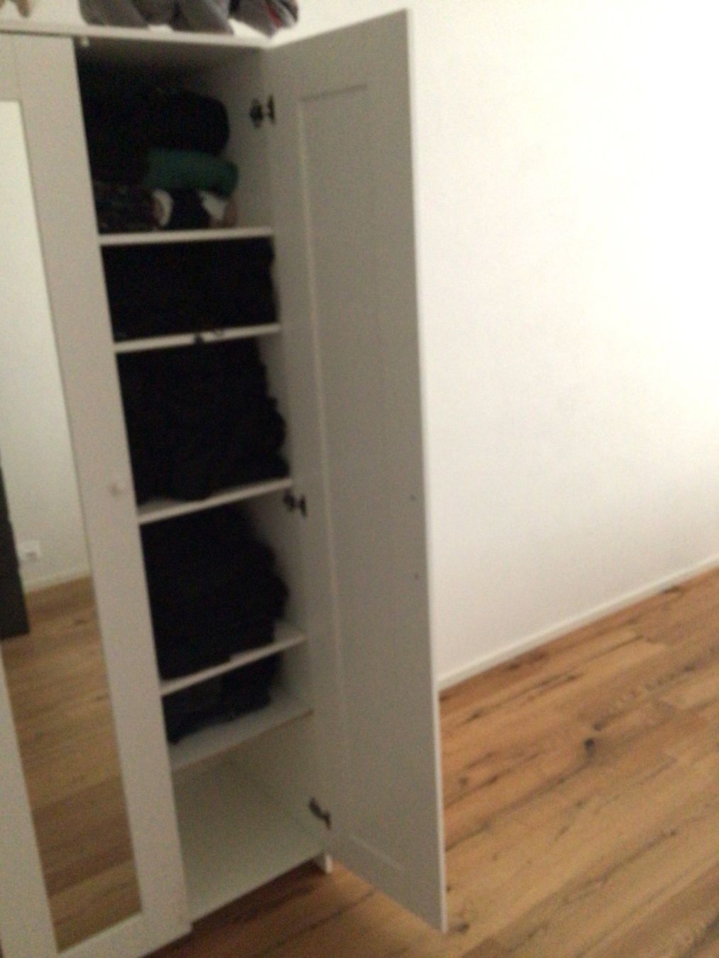 Ikea Armadi: Kleiderschrank – Usato da Einsiedeln venduto da Tru7 1