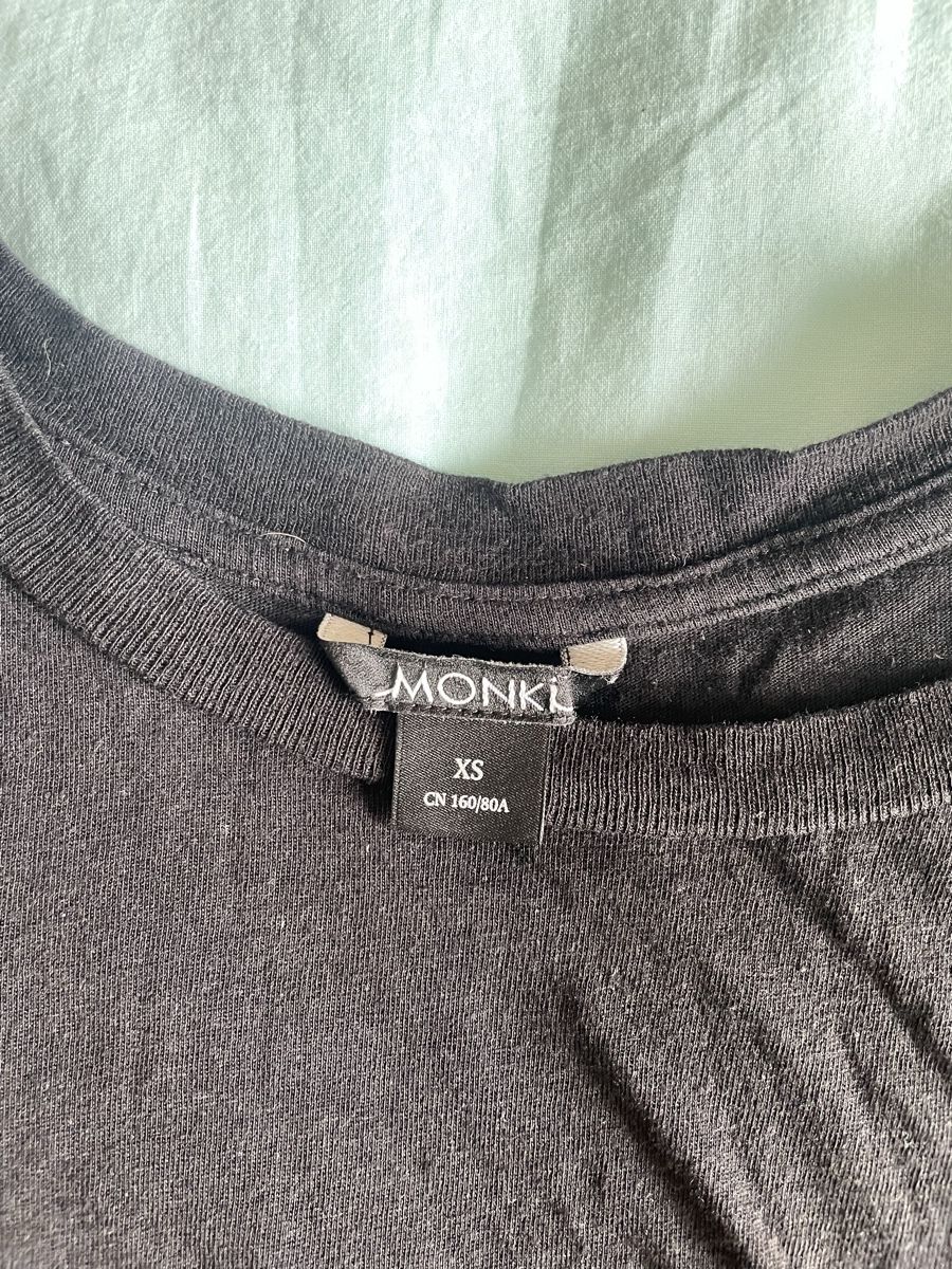 Monki T-shirts: MONKI - Tshirt – D'occasion à Kriens par elly24 1