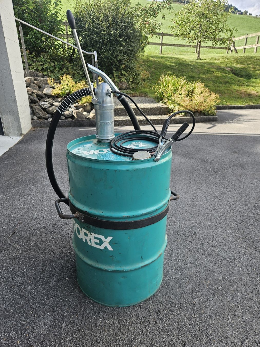 Zubehör: Benzinfass mit Handpumpe – Gebraucht aus Urnäsch von H89
