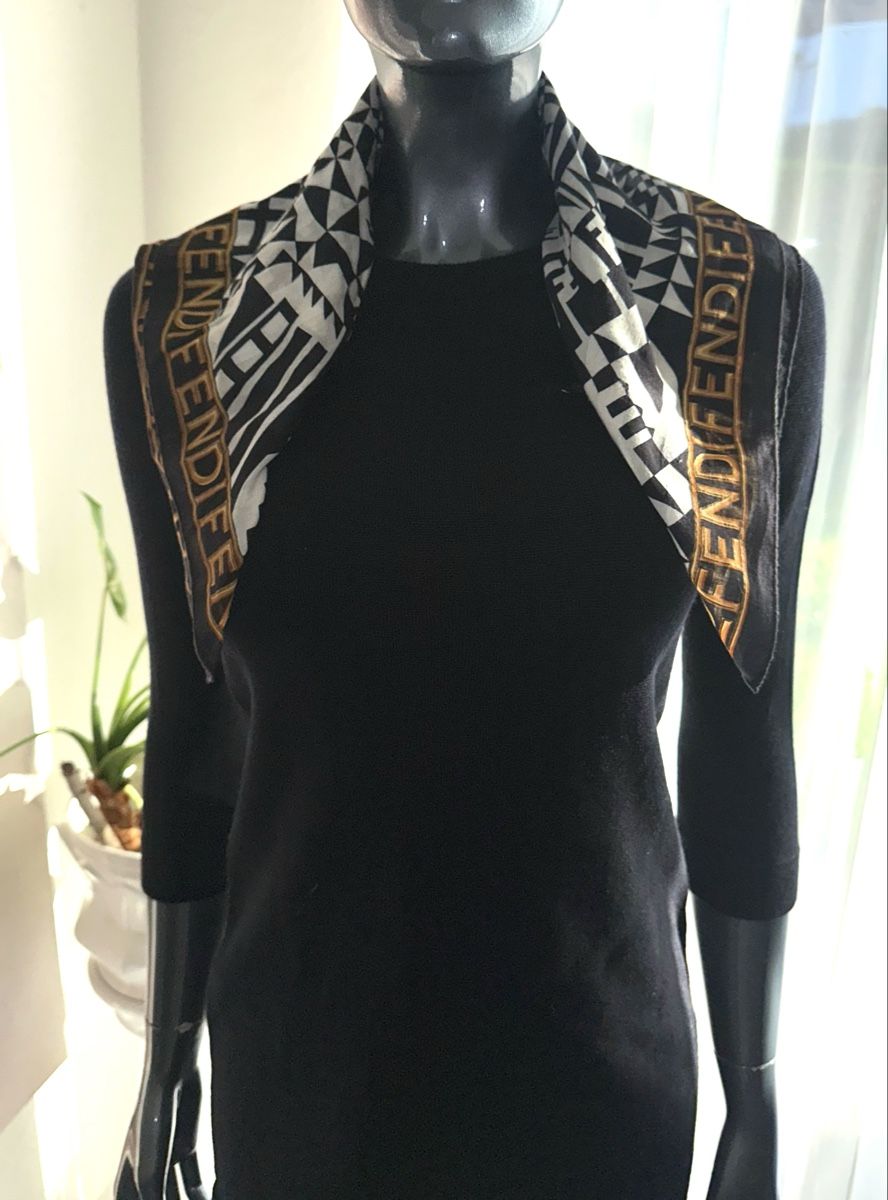 Fendi Foulard & Sciarpe: FENDI MONOGRAMM FOULARD – Usato da Unteraegeri venduto da MH203 6