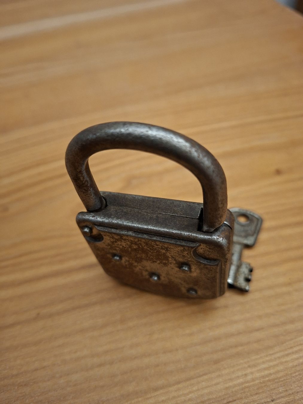 Cadenas: Antikes Vorhängeschloss – D'occasion à Ganterschwil par HeidiuPeter 3