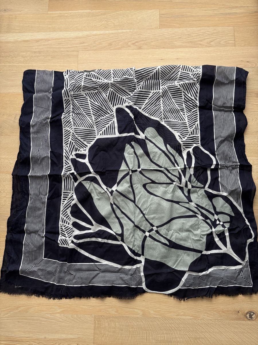 Opus Foulard & Sciarpe: Schal Opus gemustert – Usato da Gwatt (Thun) venduto da Bioethanol01