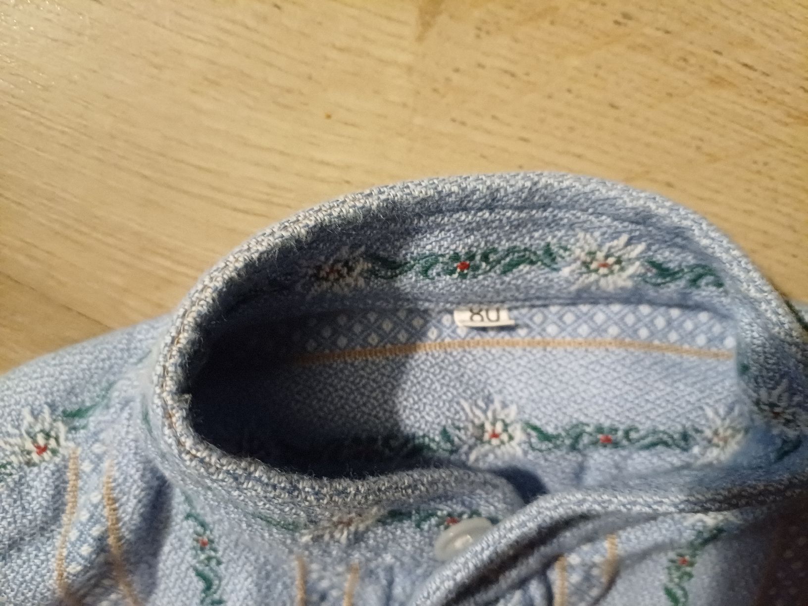 Camicie, T-shirt & Polo: Edelweisshemd – Usato da Gelterkinden venduto da Trixli8 1