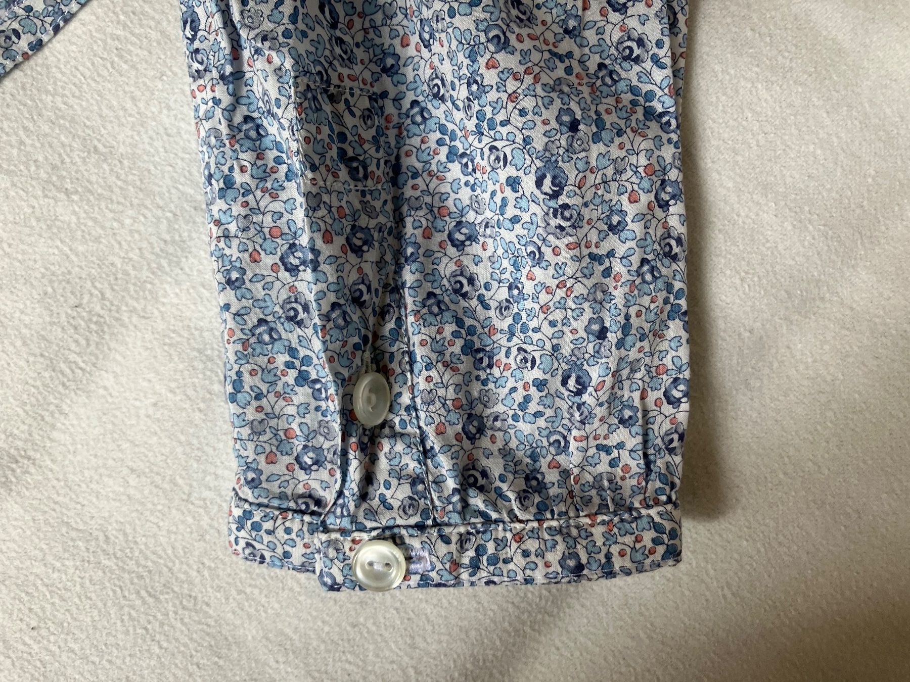Apc Blusen: Damenbluse mit Blumenmuster von APC – Gebraucht aus Lenzburg von ann_8hmk 3