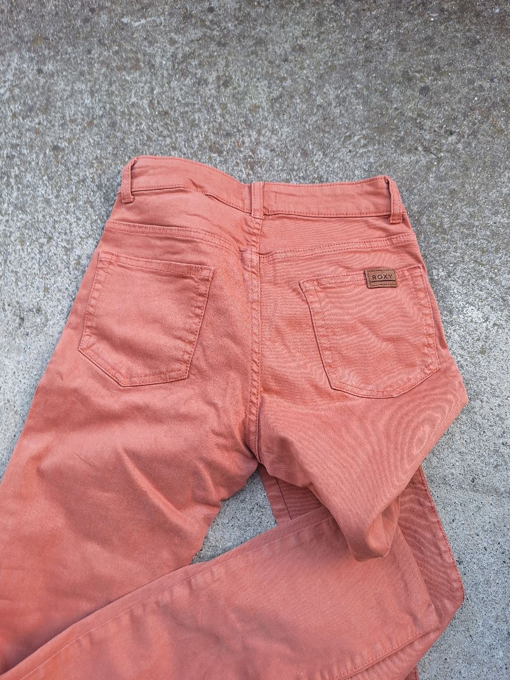 Roxy Jeans: Roxy Jeans Damen Grösse 26 Koralle  – Nuovo (secondo la descrizione) da Kandersteg venduto da Zwiepi 1