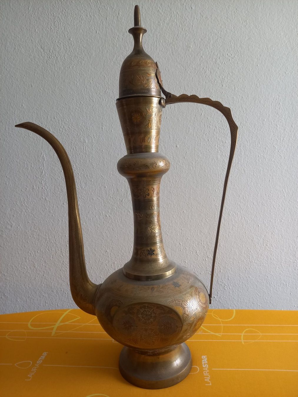 Karaffen: Messingkrug – Gebraucht aus Gamprin von William58