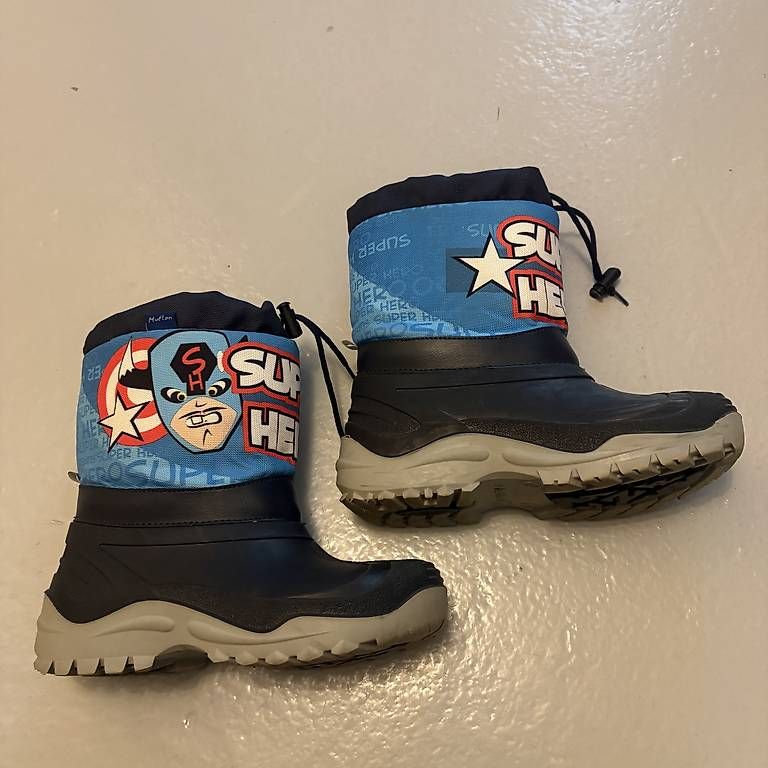 Chaussures garçon: Winterstiefel Grösse 33/34 – D'occasion à Zimmerwald par wuff81 1