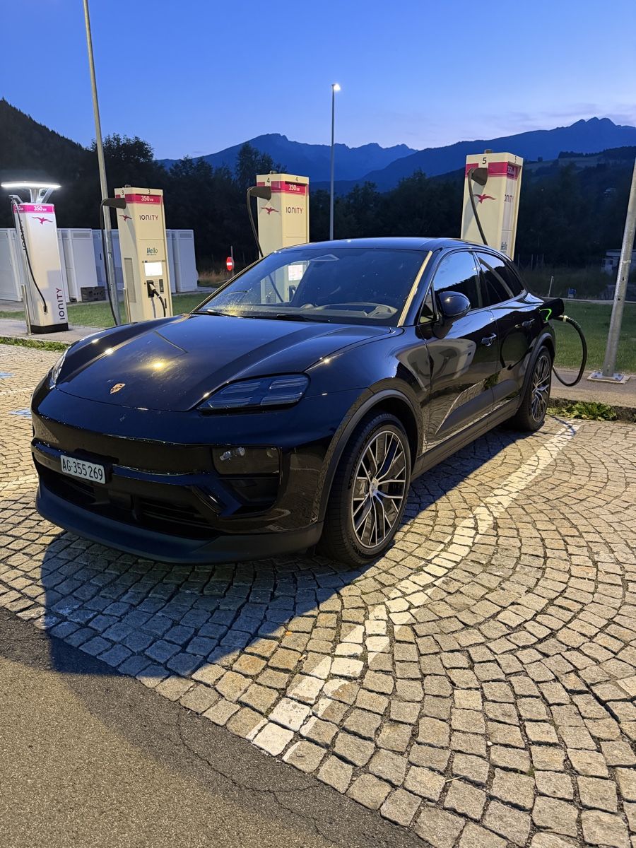 Porsche Automobili: Porsche Macan 4 – Usato da wettingen venduto da InveeBee