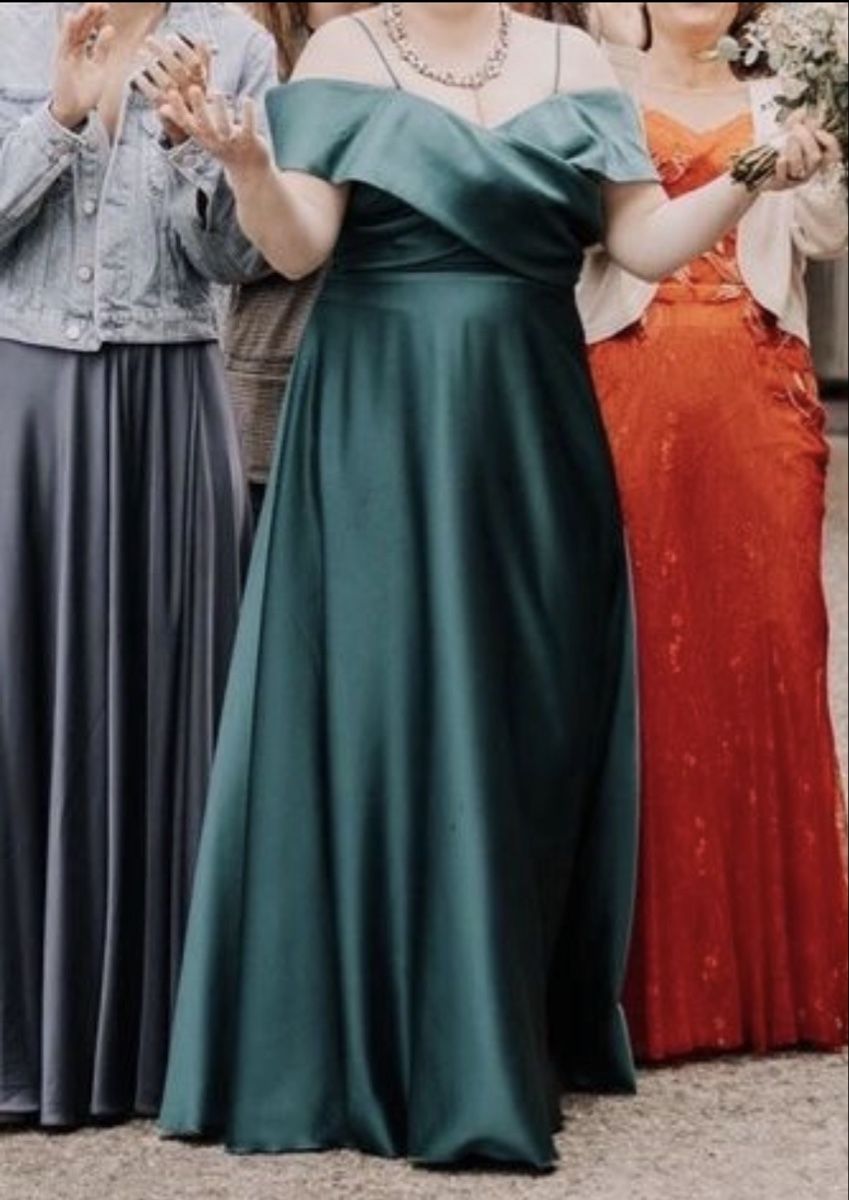 Kleider: Elegantes, smaragdgrünes Abendkleid – Neu und originalverpackt aus Wetzikon ZH von deb_8wcc