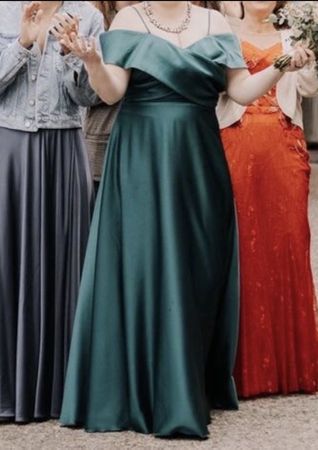 Elegantes, smaragdgrünes Abendkleid