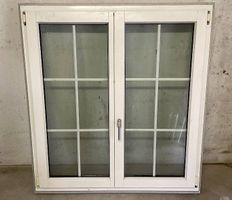 Finestra doppio vetro (interno in legno, esterno in PVC)