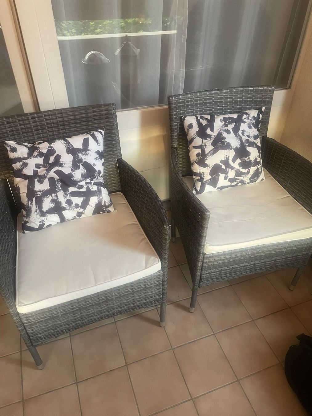 Set di tavolo e panche: Salon de balcon – Usato da Genève venduto da ton_w5k2 2