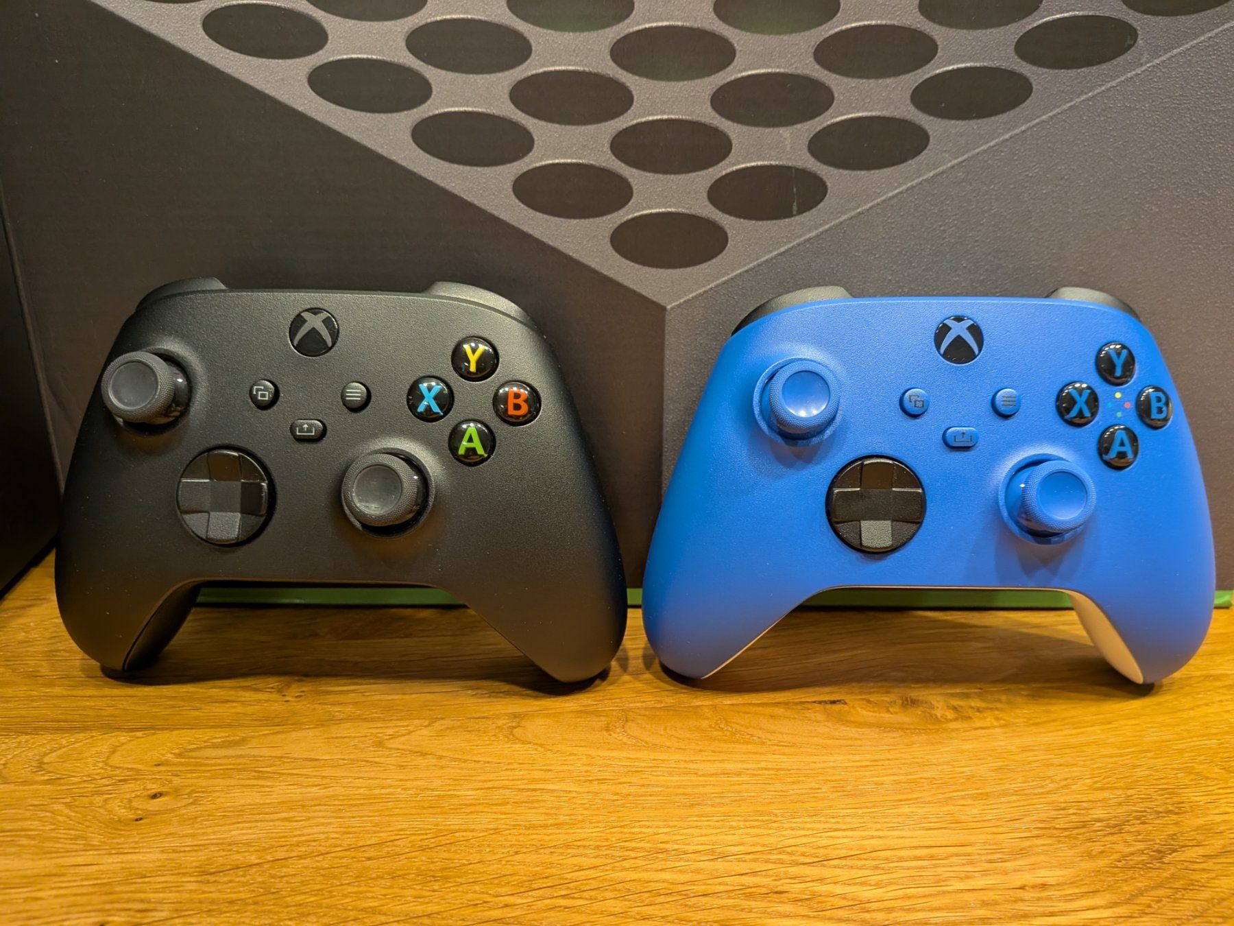 Microsoft Consoles: Microsoft Xbox Series X Konsole 1TB inkl. 2 Controller – Neuf (Voir description) à Gossau SG par mattmaster7 3