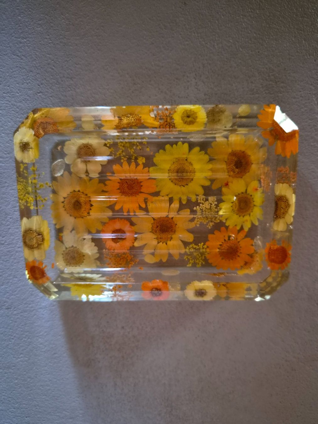 Tutte le decorazioni: Hübsche Seifen-oder Schmuckschale mit Blumen, fabrikneu – Nuovo (secondo la descrizione) da Schwanden i.E. venduto da Cothesama