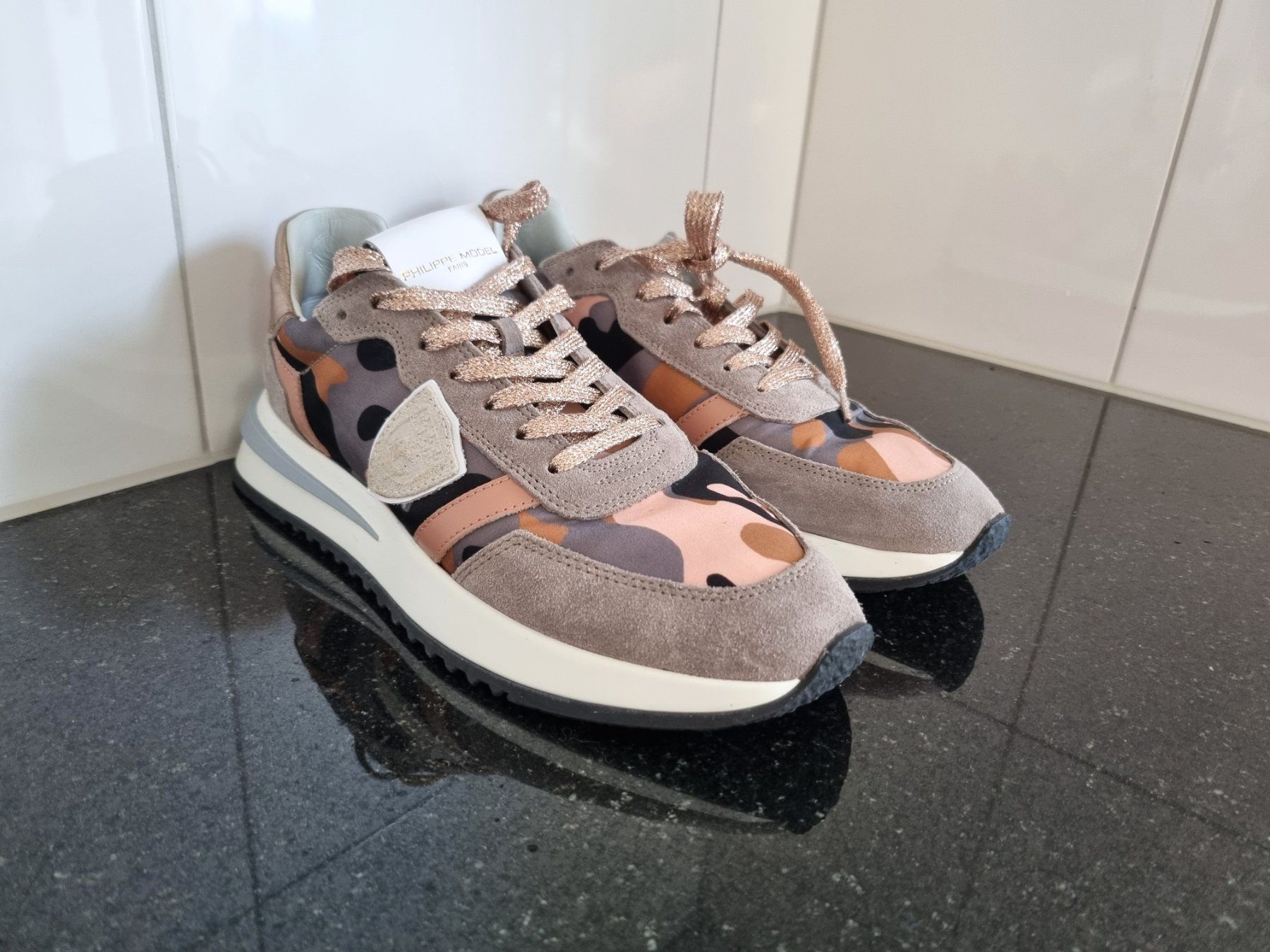 Scarpe da donna: Philippe Model Tropez Sneaker in Camouflage Gr. 38 – Nuovo (secondo la descrizione) da Basel venduto da Fruchtkorb 1