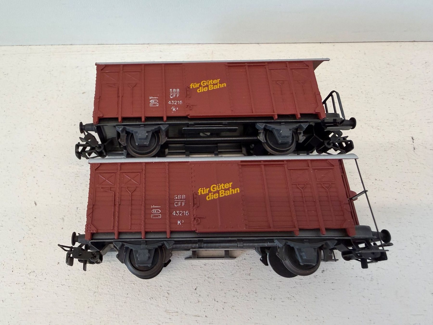 Hag Modelleisenbahnen: 2er Set gedeckte Güterwagen HAG 300 + 305 – Gebraucht aus Büsserach von ModellbahnDepot 1