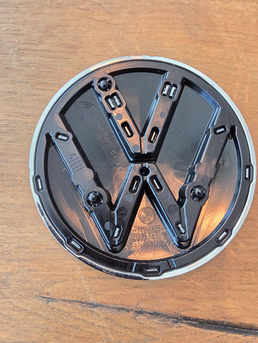 VW Tutti pezzi di ricambio auto: Neues VW Emblem – Nuovo (secondo la descrizione) da Hüntwangen venduto da Scarciglias-Antiques 4