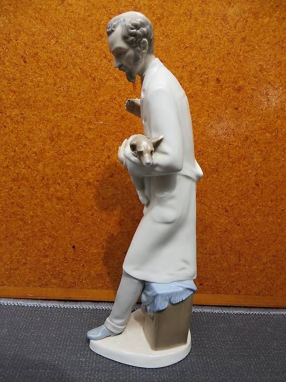 Lladro Statuette: Lladro Figur,Tierarzt mit Hund – Usato da Langrickenbach venduto da zwiebel03 2