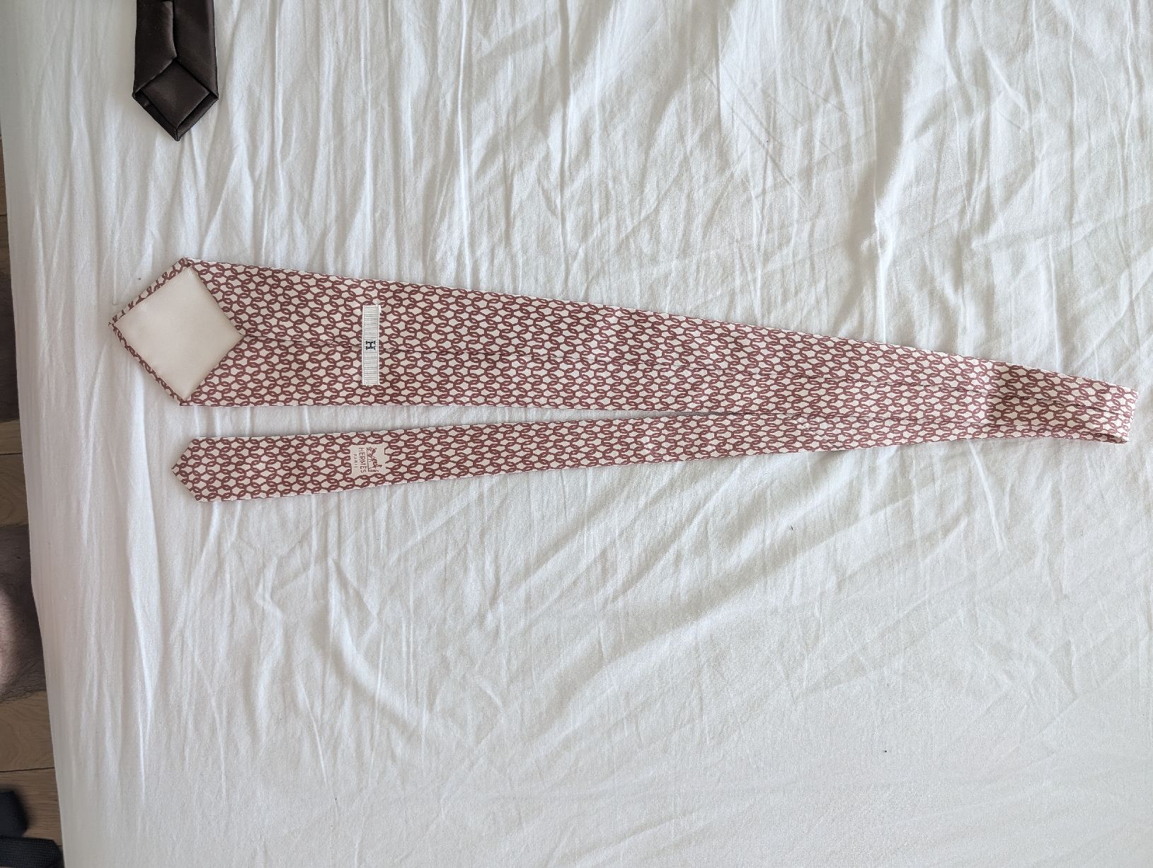Hermès Cravatte: Hermès Tie in good as new condition  – Nuovo (secondo la descrizione) da Genève venduto da pie_597t 1