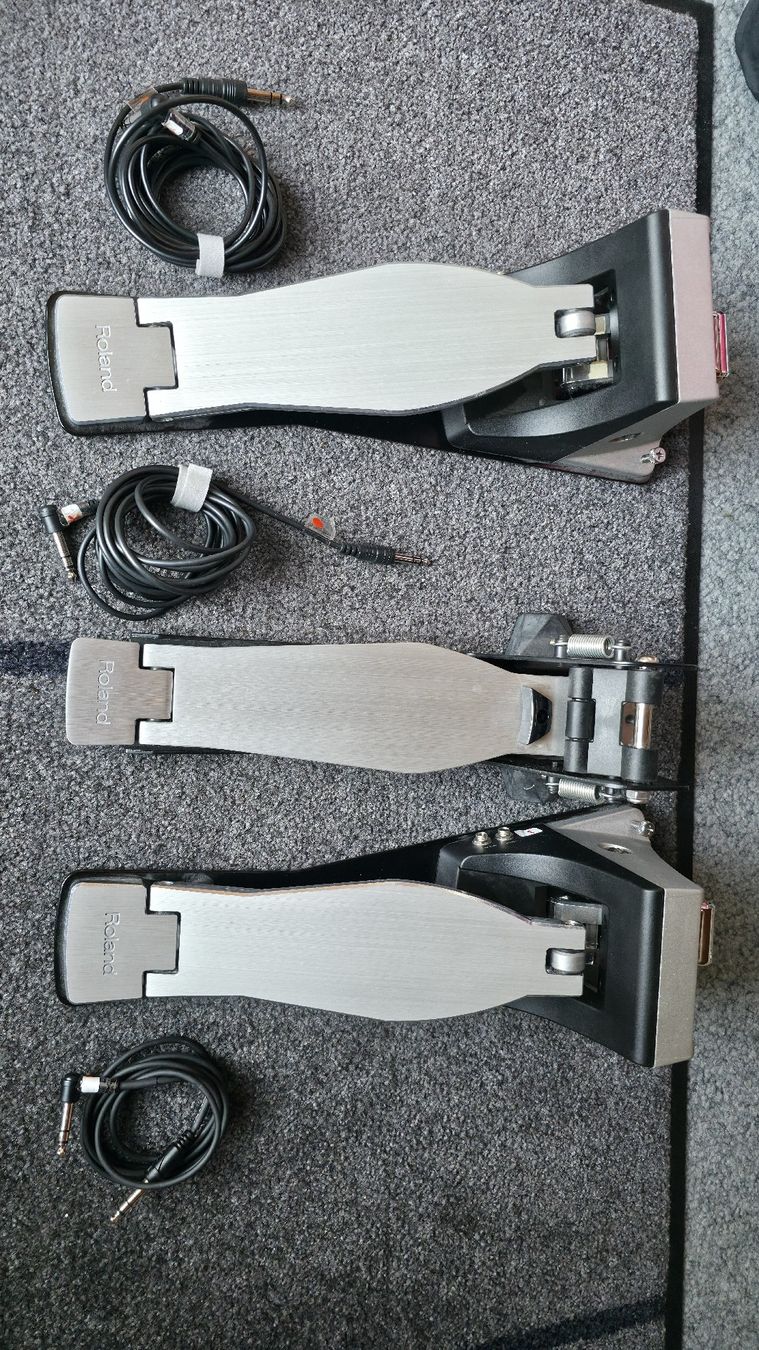 Roland Strumenti musicali: Roland Octapad-30 mit Sitz, Stand, 3 Pedale – Usato da Illighausen venduto da emlyndavies 9