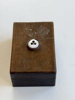 Kleine Holzschatulle mit Kreuz-Symbol gebraucht(2S6)