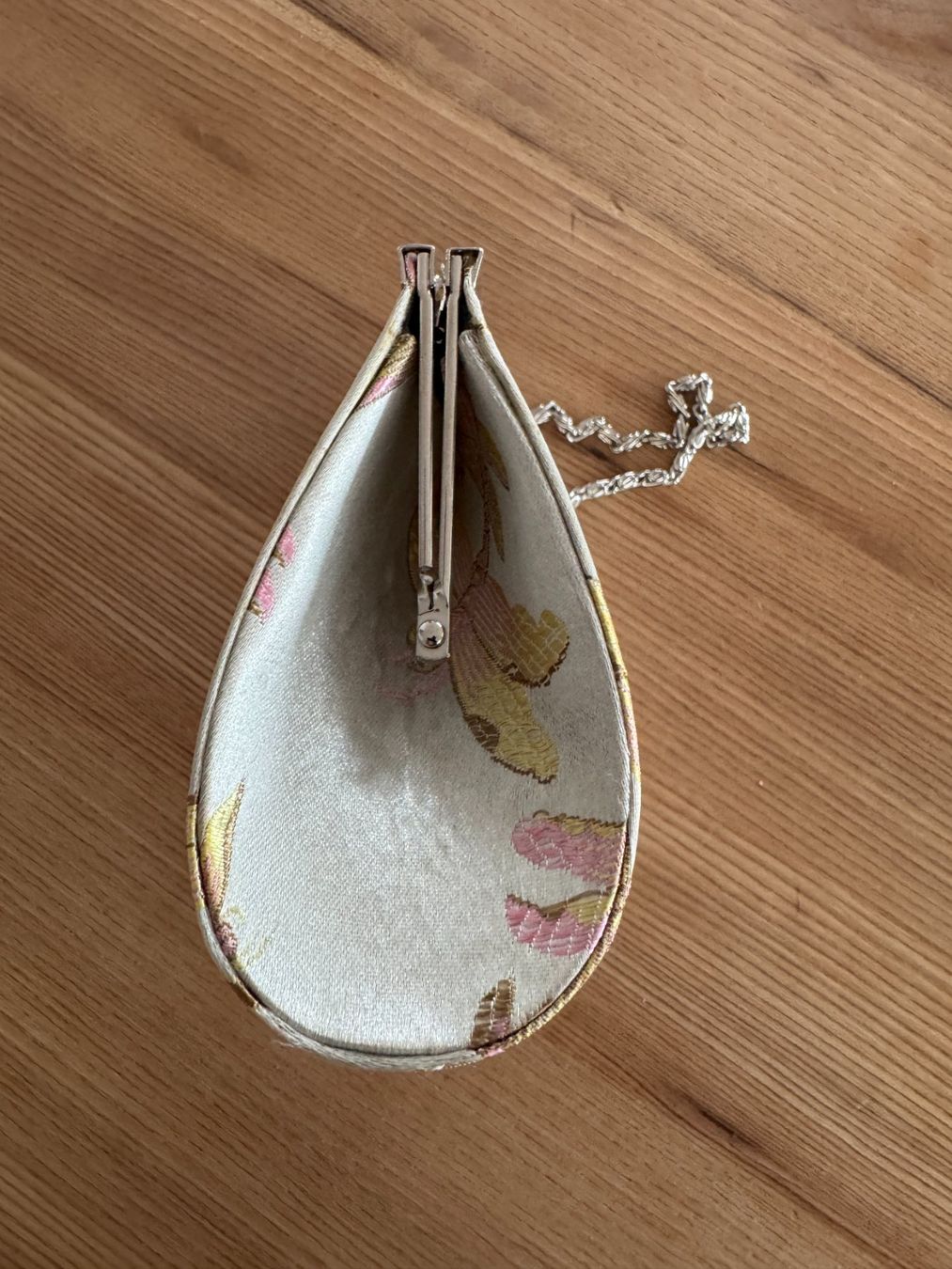 Borse da donna: Elegantes Täschli mit Libellenmuster, neuwertig! – Usato da Baar venduto da Hpat 4