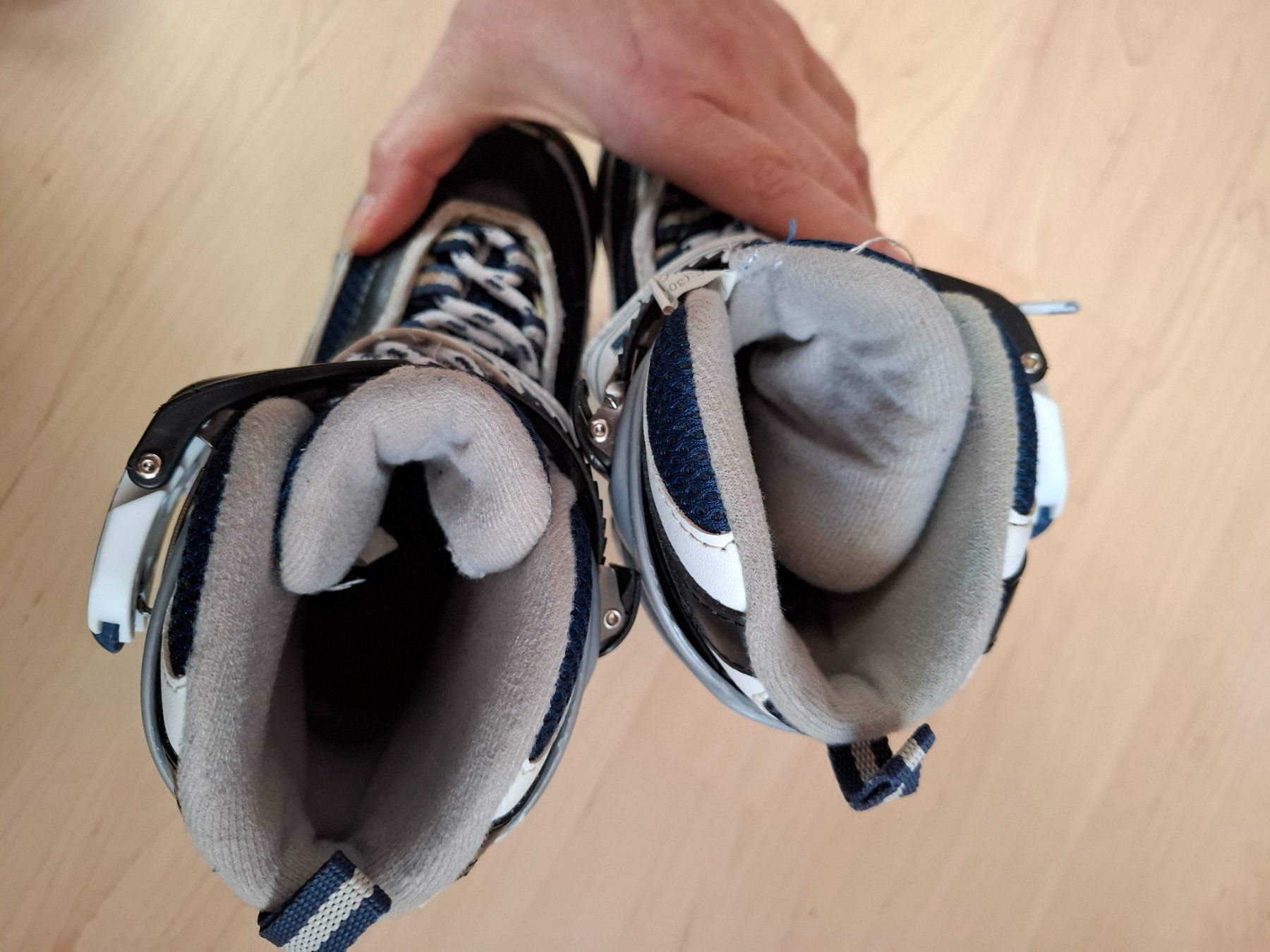 Patins à glace: Kinder Schlittschuhe, Grösse 30-33 – D'occasion à Oberurnen par rotty80 4