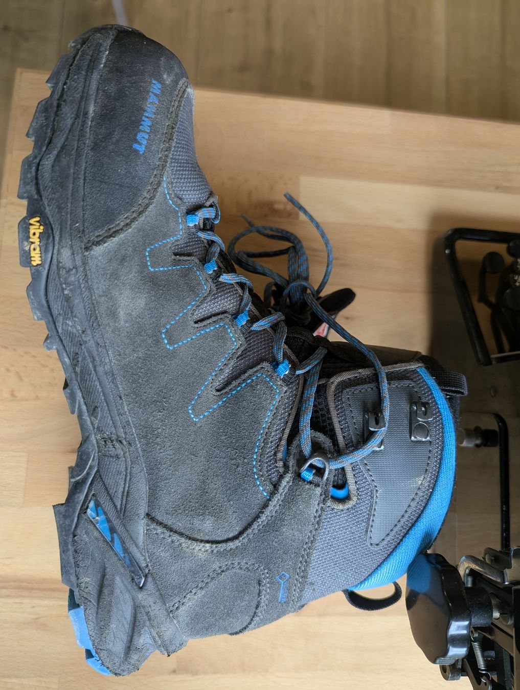 Mammut Scarpe da uomo: Mammut Wanderschuhe schwarz-blau – Usato da Leuzigen venduto da Johannes7 3