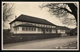 Gränichen, Strassenpartie mit Turnhalle