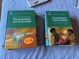 Bücher „Innere Medizin“ und „Pharmakologie und Toxikologie“