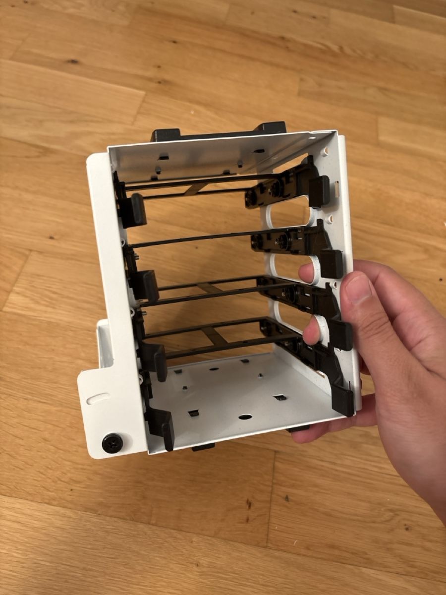 Tous les outils: Hard drive cage white – D'occasion à Zürich par Gregor00770 1