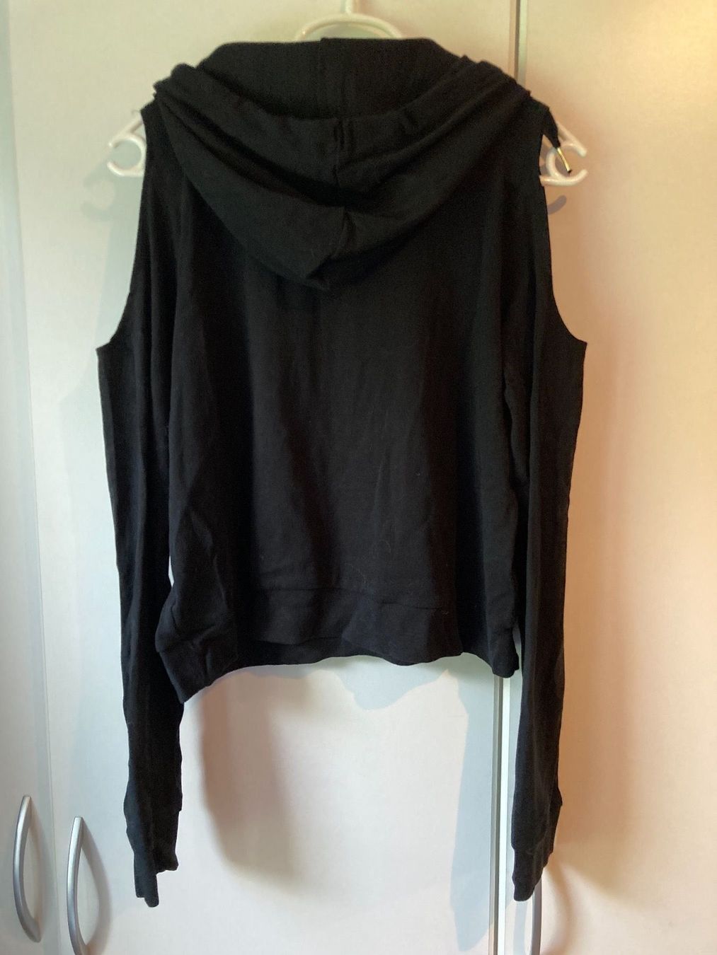 Maglioni & Felpe: Pullover schwarz mit Arm Cut Outs Gr M – Usato da Thun venduto da Vans_98 1