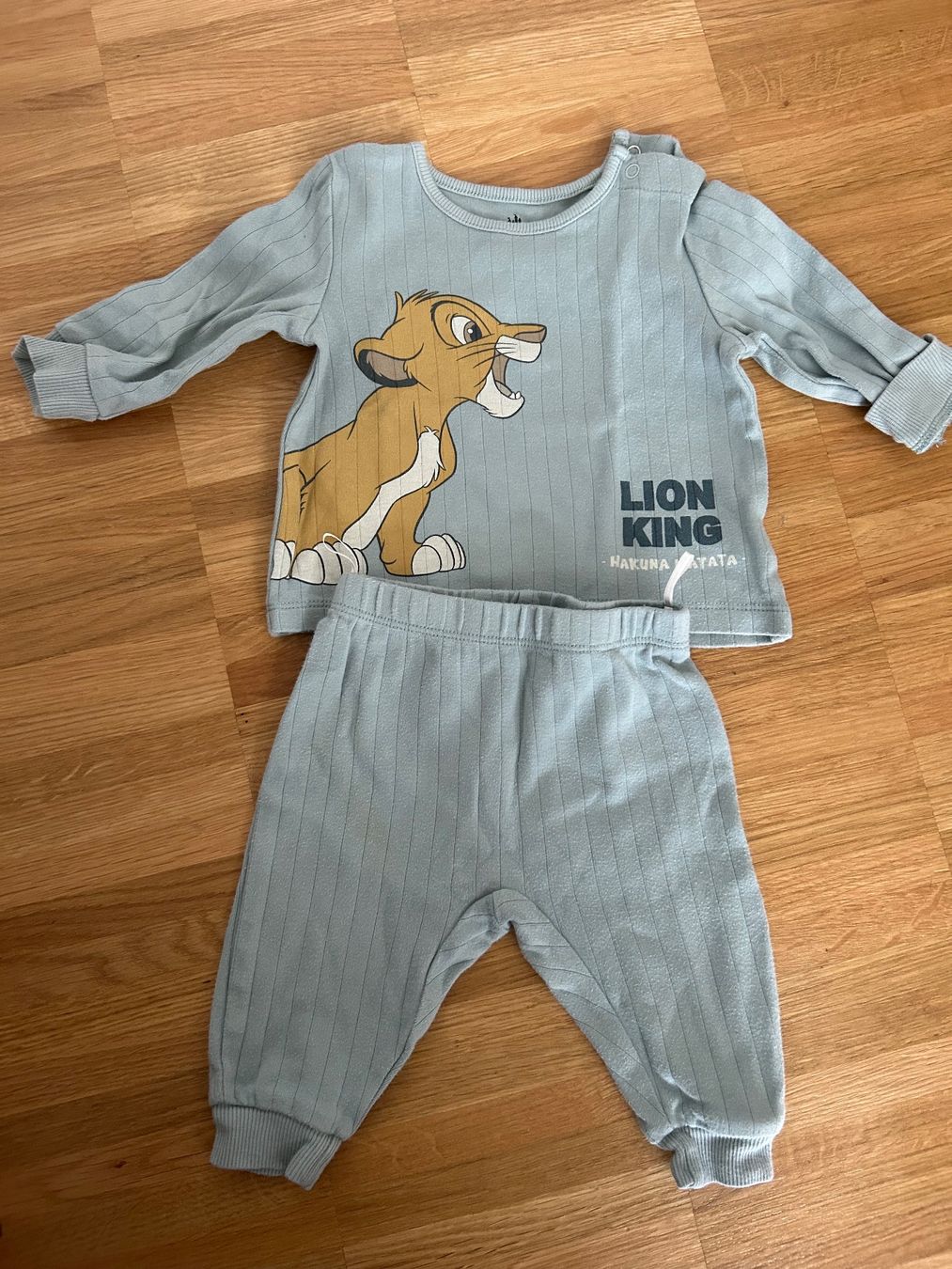 C&A Lotti di vestiti: 2x Baby Set Lion King Size 56 – Usato da St. Gallen venduto da dec_2jy6 1