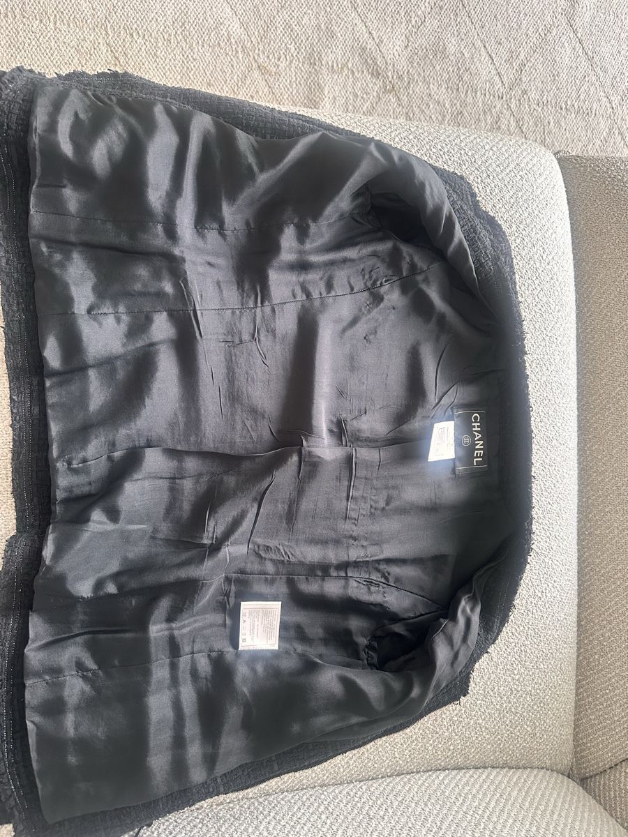 Chanel Giacche: Chanel little black jacket xs – Usato da Zürich venduto da Ele_fashionista 4