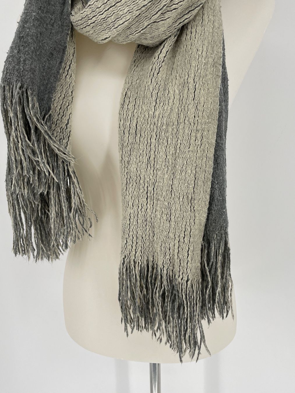 Foulards, Tücher & Schals: Schal – Gebraucht aus Auenstein von moin. 2