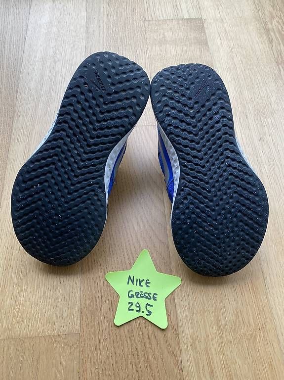 Nike Scarpe da uomo: Nike Turnschuhe blau Grösse 29.5. – Usato da Ebikon venduto da sherra 1