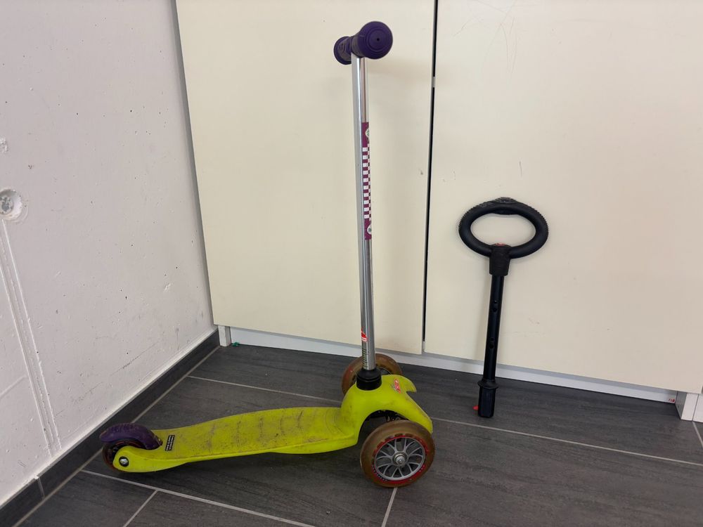 Mini Micro Kickboard mit zwei Griffstangen (Gebraucht) in Berikon für ...